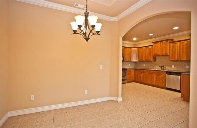 Building Photo - 4902 SW Fieldstone Blvd