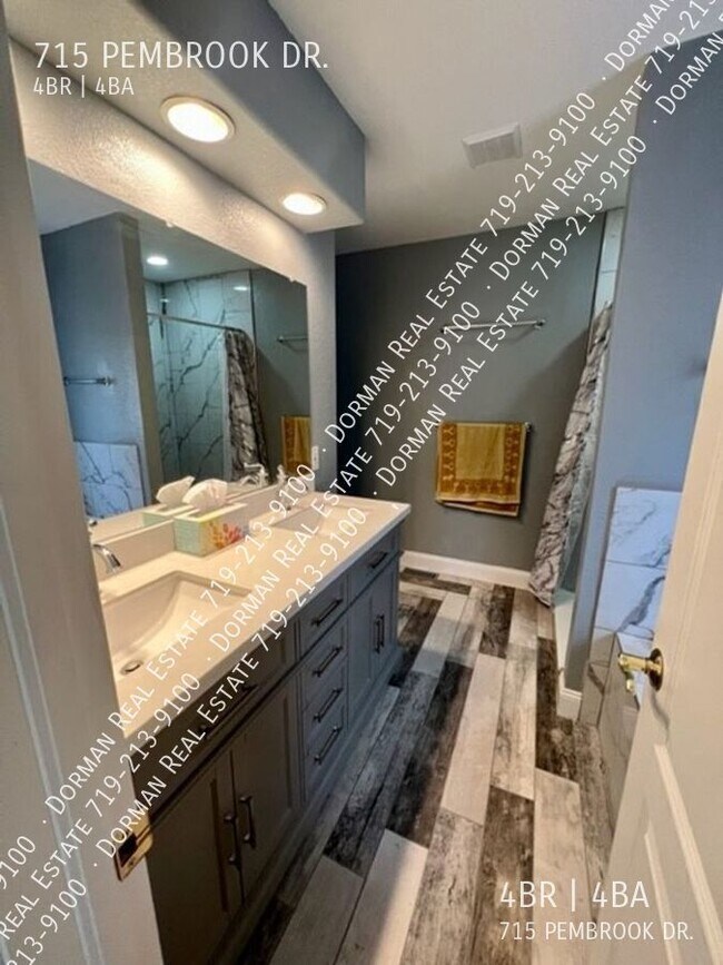 Building Photo - 715 Pembrook Dr