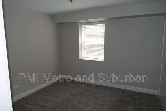 Building Photo - 1832 Dodge Ave