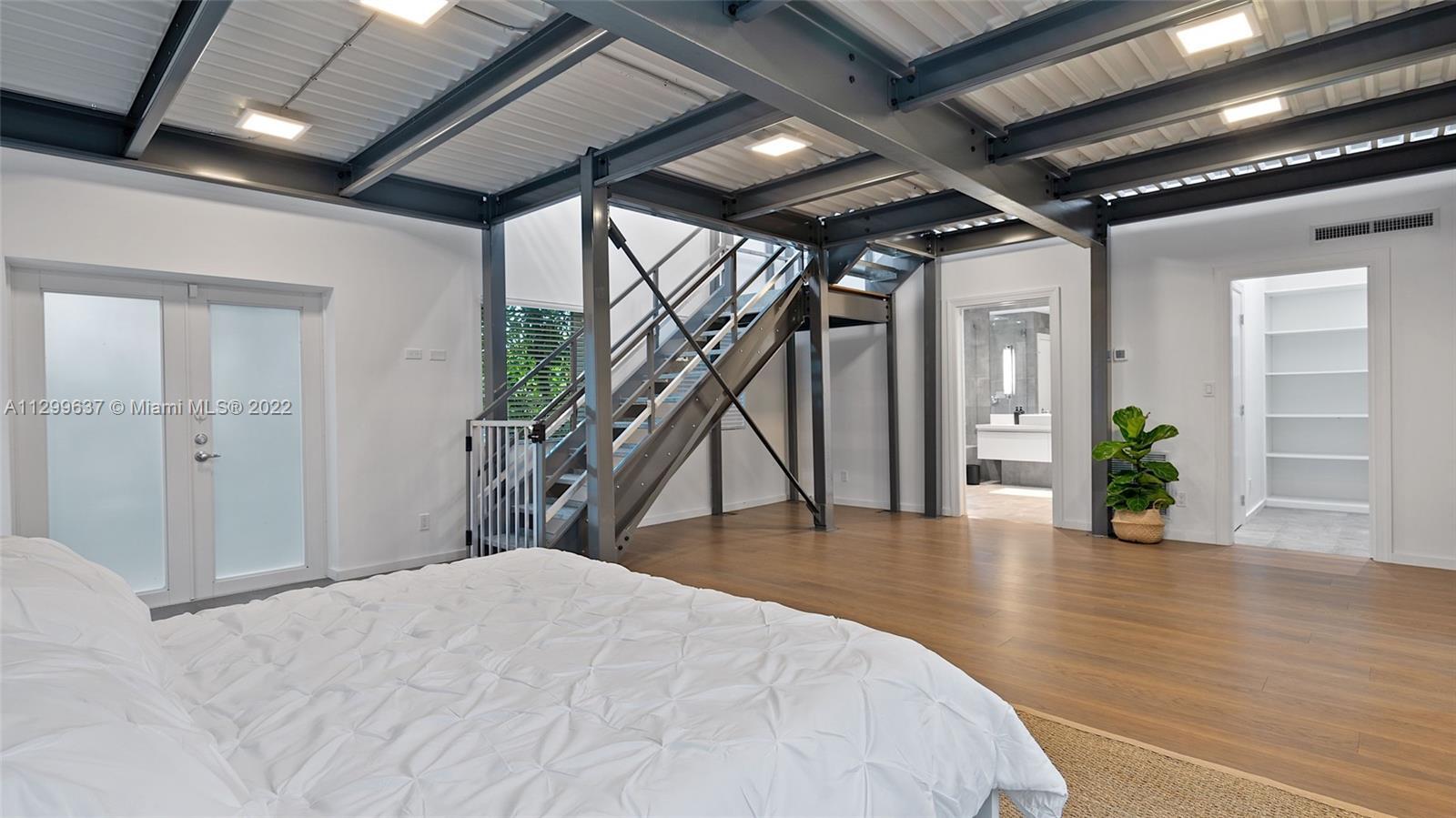 Building Photo - 1310 Flamingo Way