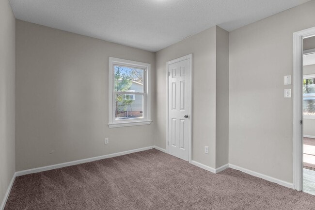 Building Photo - 620 Starling Way