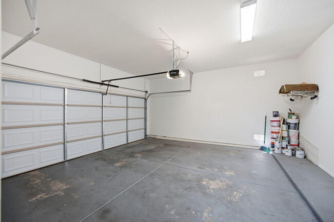 Building Photo - 906 E Sheffield Ave