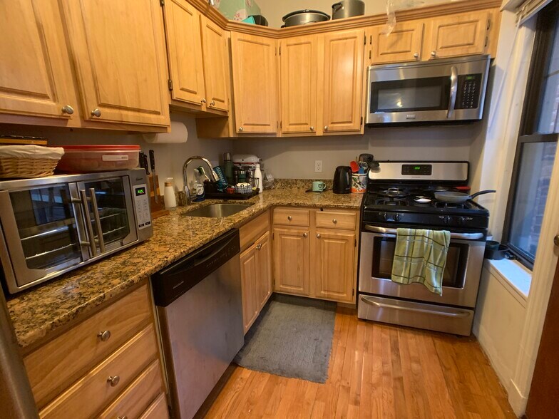 Building Photo - 185 Chestnut Hill Ave