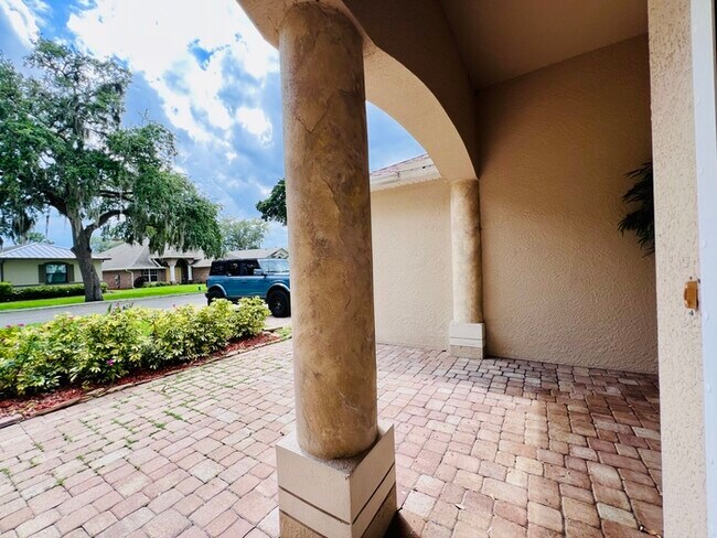 Building Photo - HUGE PRICE REDUCTION!! HOME IS READY FOR A...