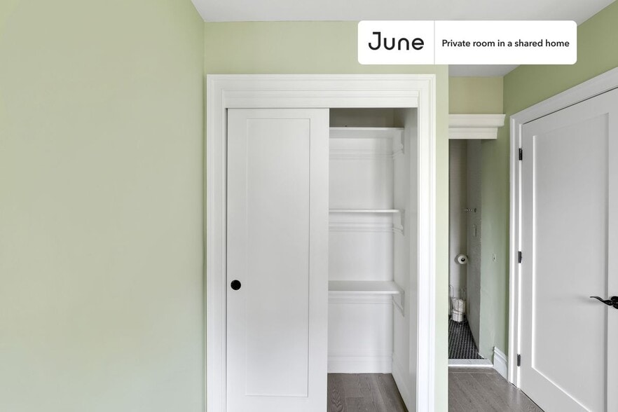 Building Photo - Room in Shared 3 bed/2 bath home