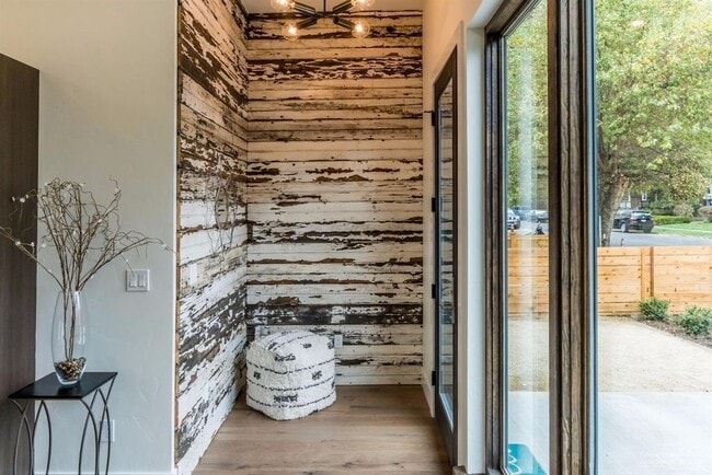 Building Photo - Modern Cottage in Prime Downtown Bend Loca...