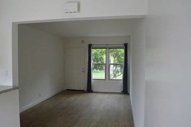 Building Photo - 214 S Bandy Ave