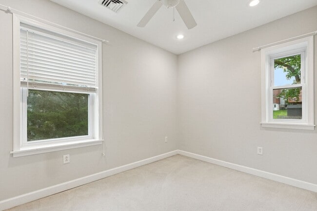 Building Photo - Charming Twin Home in Conshohocken - Pet F...
