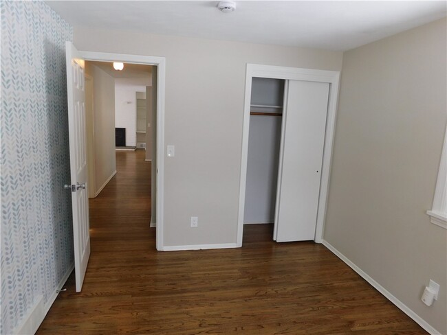 Building Photo - 32 Crystal Spring Ln