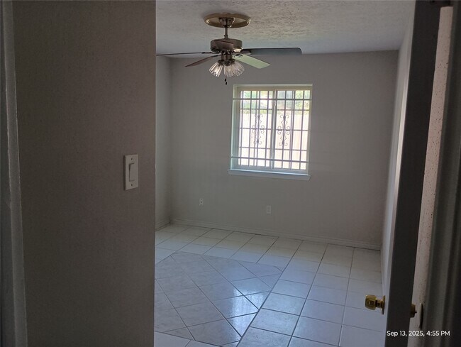 Building Photo - 2722 Lower Valley Dr