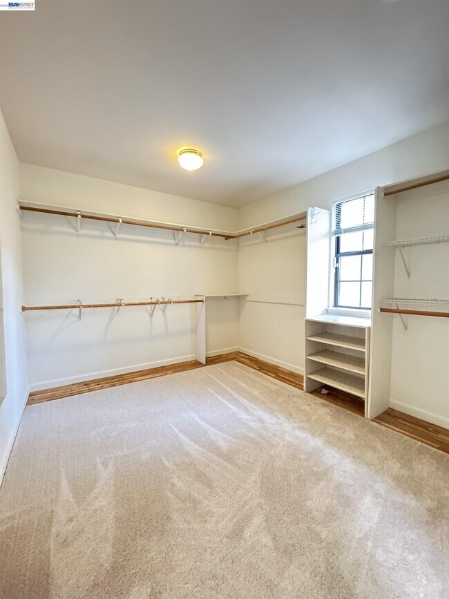 Building Photo - 1295 Whispering Oaks Pl