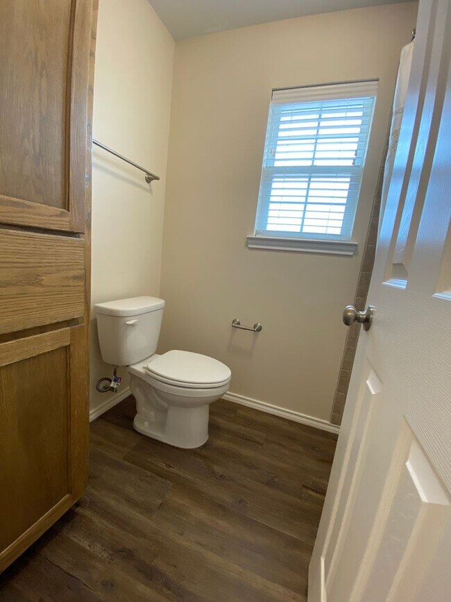 Building Photo - 5002 Scarlet Oak Dr