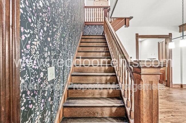 Building Photo - 215 Wisconsin St