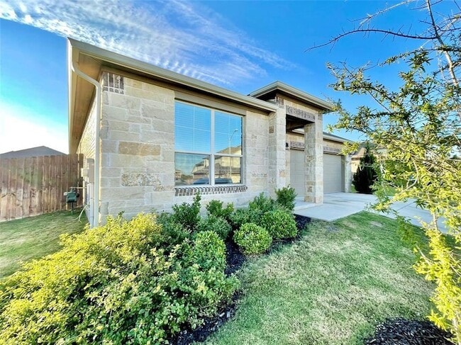 Building Photo - 16829 Aventura Ave