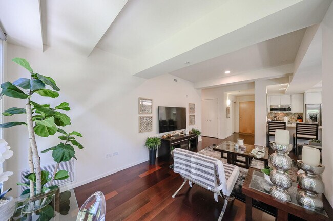 Building Photo - 7121 E Rancho Vista Dr