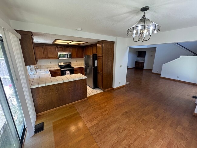 Building Photo - Charming and Serene 3BD/2.5BA Duet In Desi...