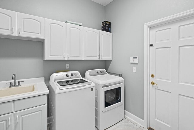 Building Photo - 5145 Timberview Terrace