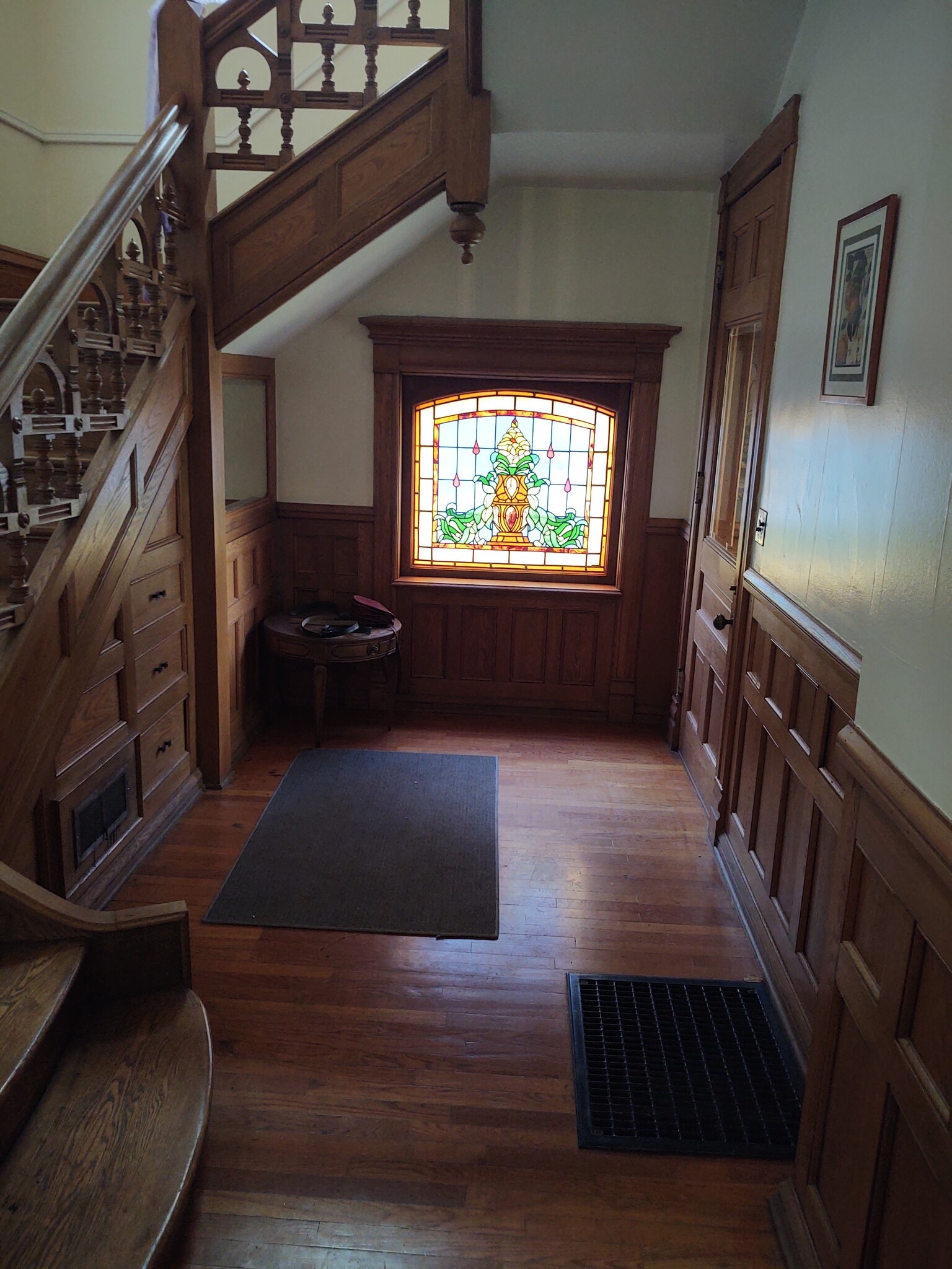 Front entryway foyer - 617 W South St