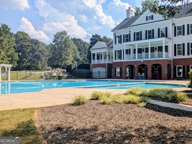 Building Photo - 137 Village Green Cir