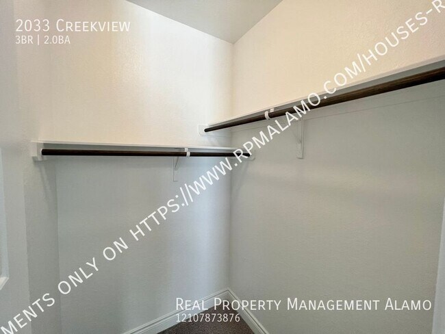 Building Photo - 2033 Creekview-
