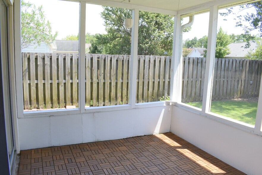 Building Photo - 4824 Weybridge Ln