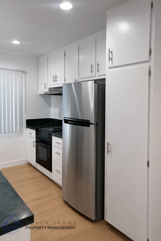 Building Photo - 442 Newport Ave.