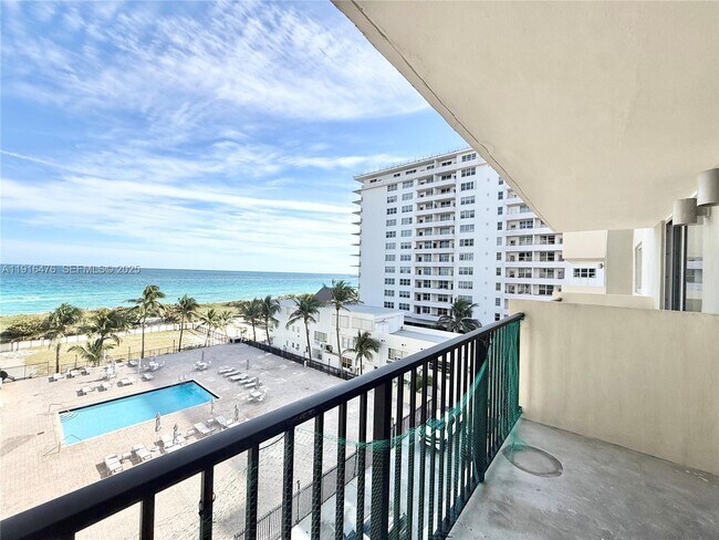 Building Photo - 9273 Collins Ave