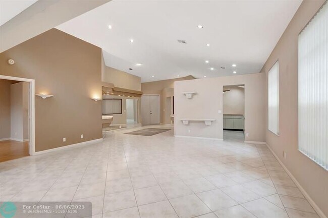 Building Photo - 11081 Springbrook Cir
