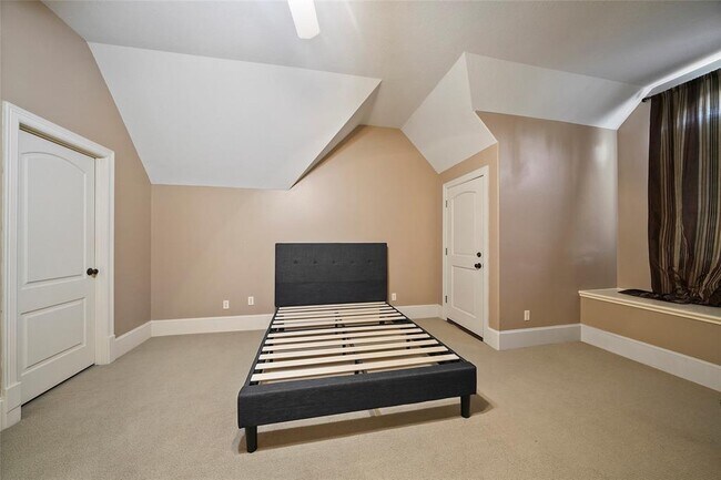 Building Photo - 25207 Hideaway Run Dr