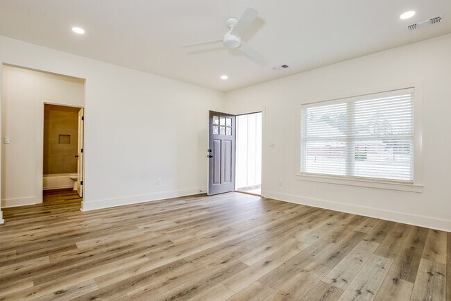 Building Photo - 16312 Lamarche Dr