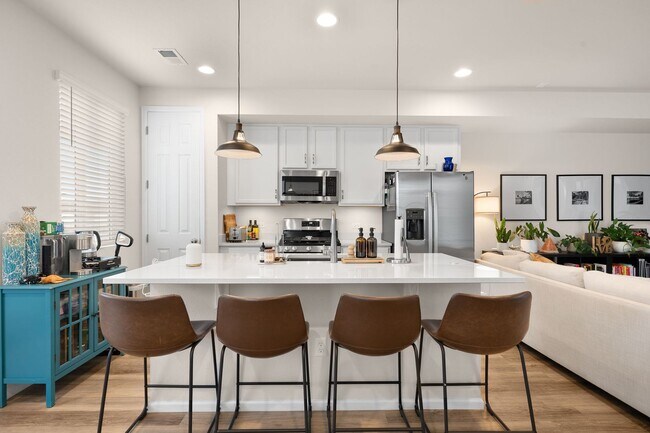 Building Photo - LUX 3BD, 2.5BA Aurora Highlands Townhome w...