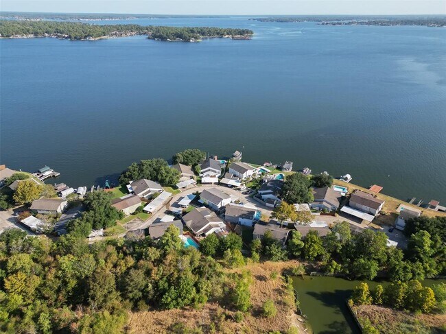Building Photo - 88 Lakeview Village