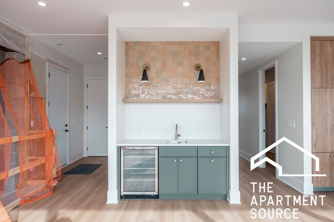 Building Photo - 1620 W Grand Ave