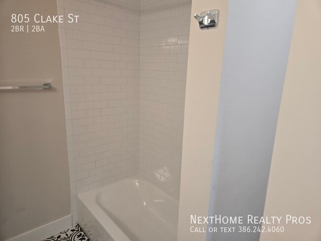 Building Photo - 805 Clake St