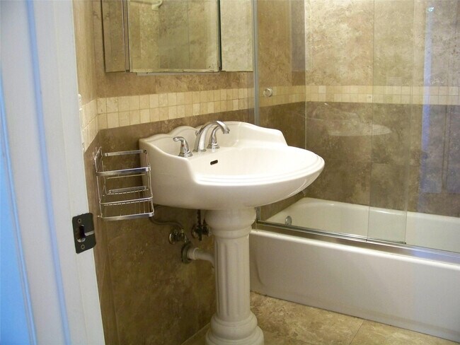 Building Photo - 3218 NW 103rd Terrace