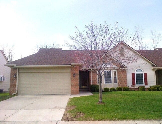 Primary Photo - 477 N Oak Dr