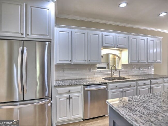 Building Photo - 3237 Waldwick Way SE