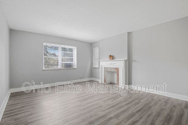 Building Photo - 987 Lilley Ave