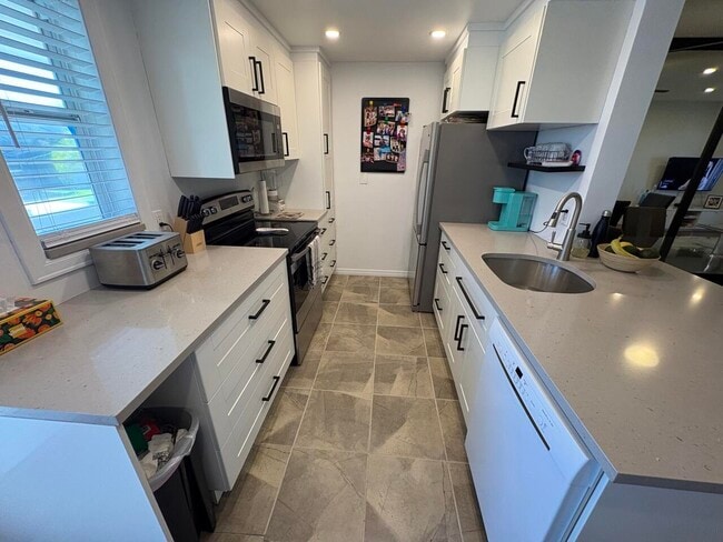 Building Photo - 2161 NE 1st Ct