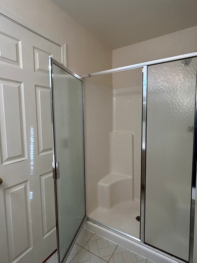 Building Photo - 1020 Chaucer Ct