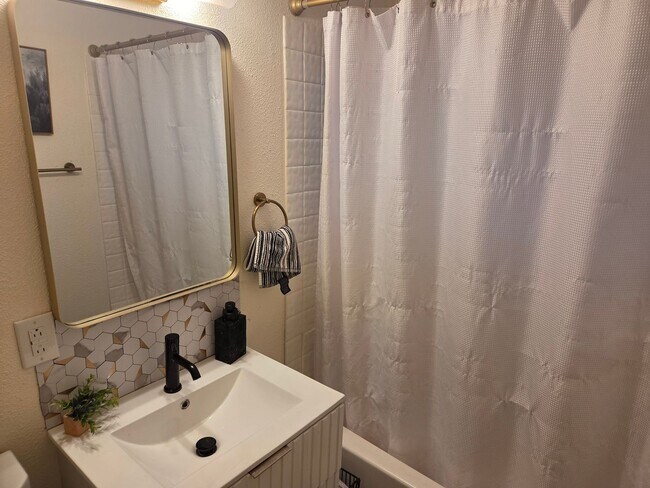 Building Photo - Updated Twain Harte Home