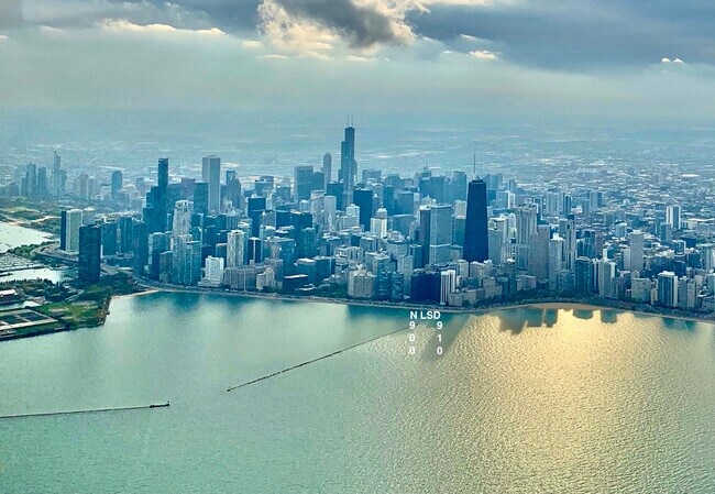 Building Photo - 910 N Lake Shore Dr