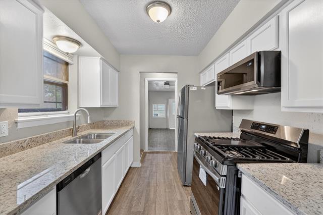 Building Photo - 10517 Castlerock Dr