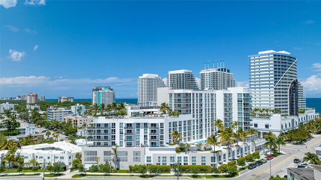 Building Photo - 401 N Birch Rd