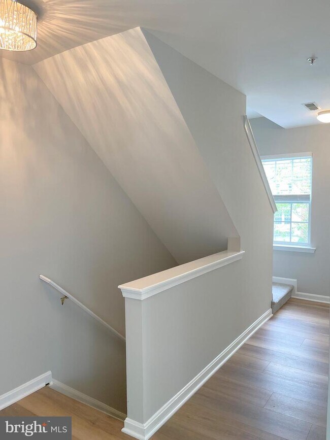 Building Photo - 13713 Palmetto Cir