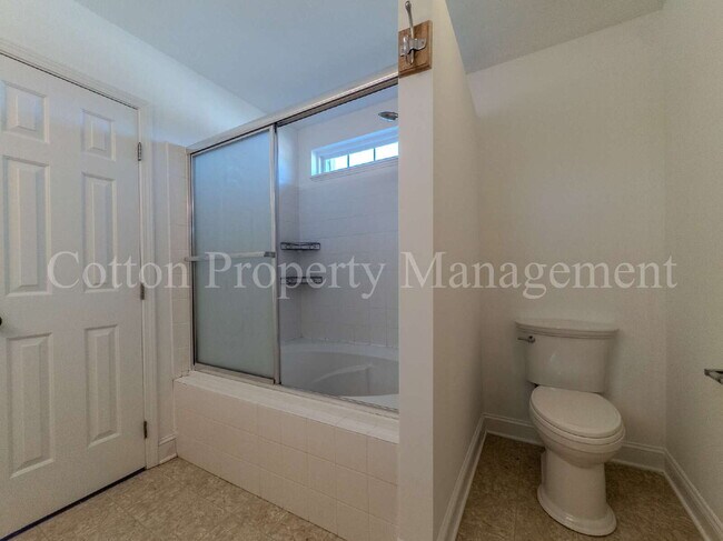 Building Photo - 4BR/2.5BA Pet Friendly home – BONUS Electricity Included! – Close to Beach & Shopping – $2,600/month