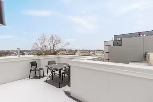 Building Photo - 1630 K St NE