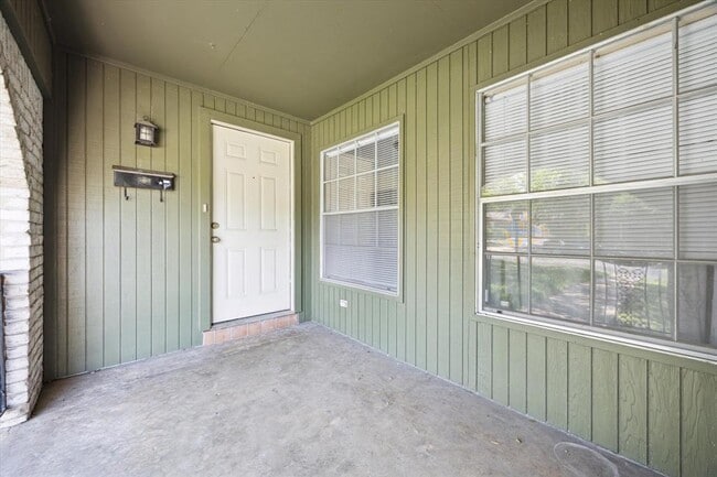 Building Photo - 8514 Dryfield Dr