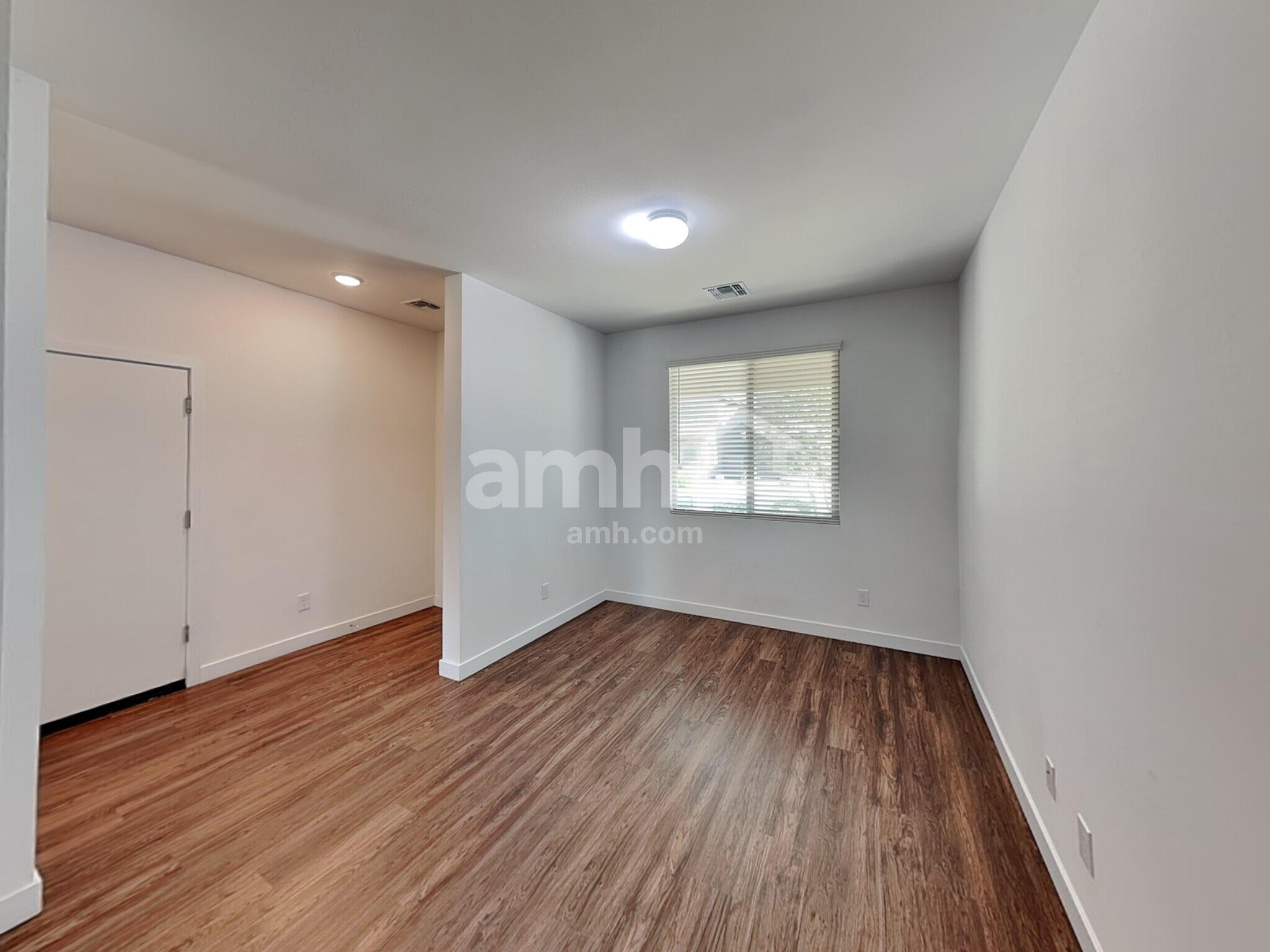 Building Photo - 4308 S 105th Dr