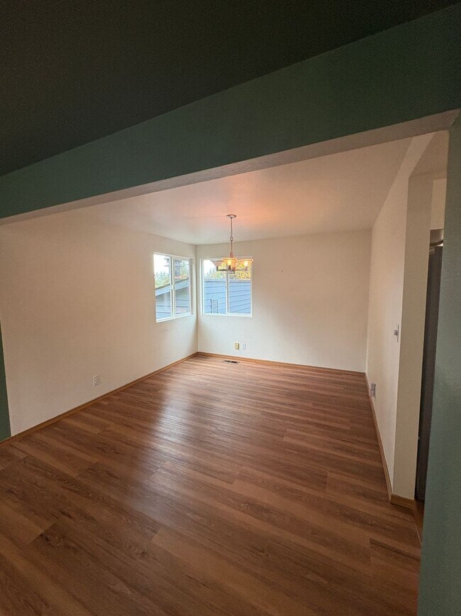Building Photo - Fairwood Home for lease two story fenced y...